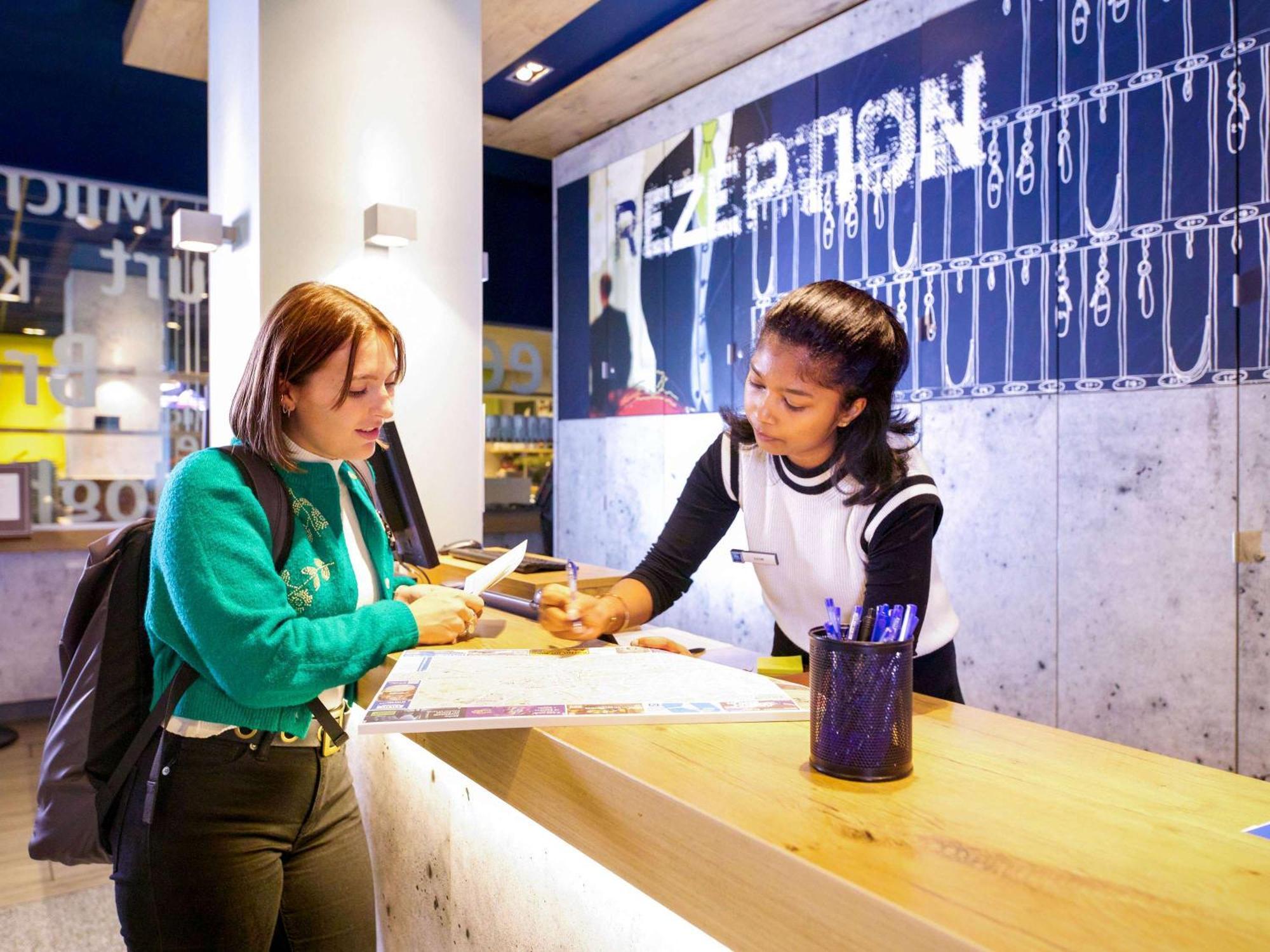 ไอบิส บัดเจ็ต เบอร์ลิน พอตส์ดาเมอร์ พลัทซ์ Hotel ภายนอก รูปภาพ