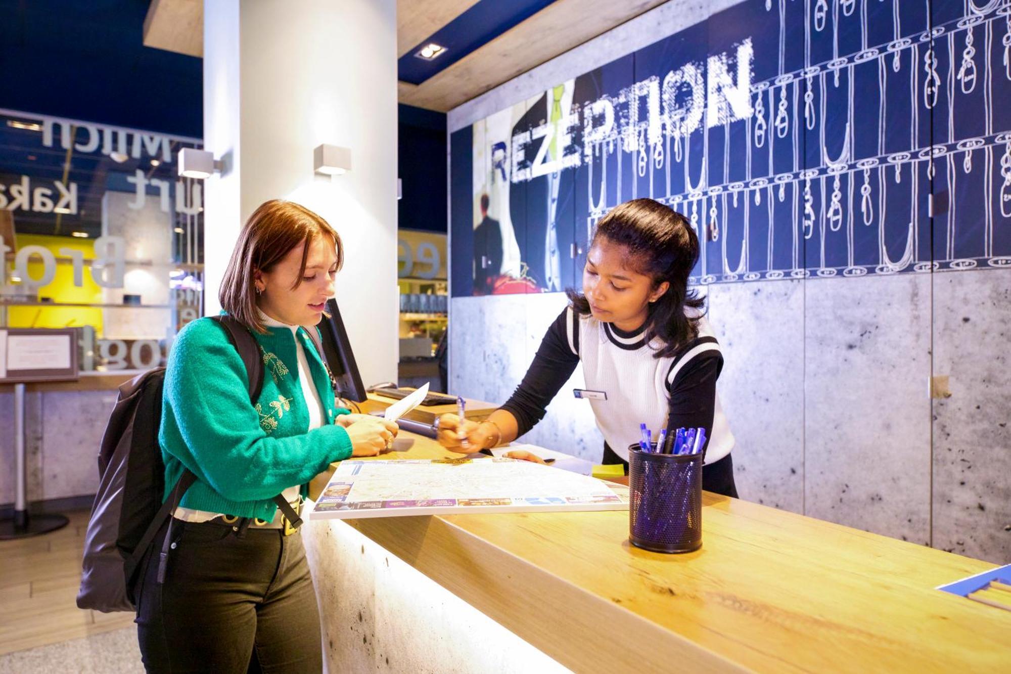 ไอบิส บัดเจ็ต เบอร์ลิน พอตส์ดาเมอร์ พลัทซ์ Hotel ภายนอก รูปภาพ